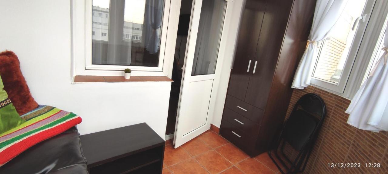 בוקרשט Platinum Apartment - Apartament Cu 3 Camere, 2 Dormitoare, 2 Bai, Bucatarie Complet Utilata, 2 Balcoane מראה חיצוני תמונה